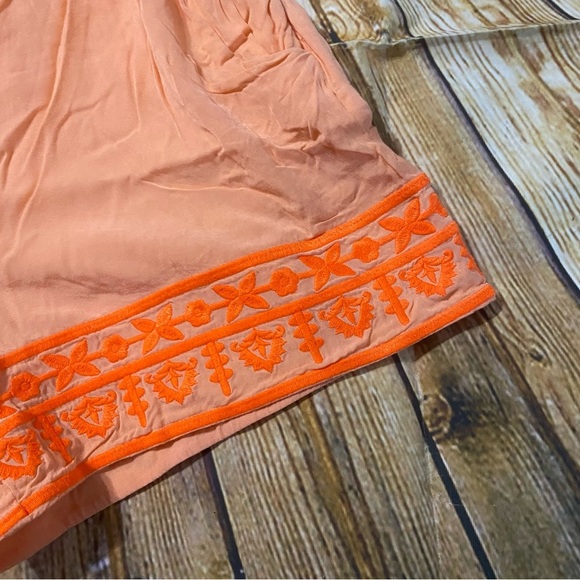 Gianni Bini Orange Floral Embroidered Stretch Waist Side Zip Shorts - Picture 2 of 5